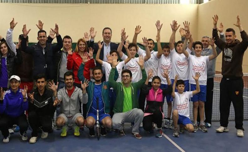 İşitme Engelli Türkiye Tenis Şampiyonası Buca’da başladı